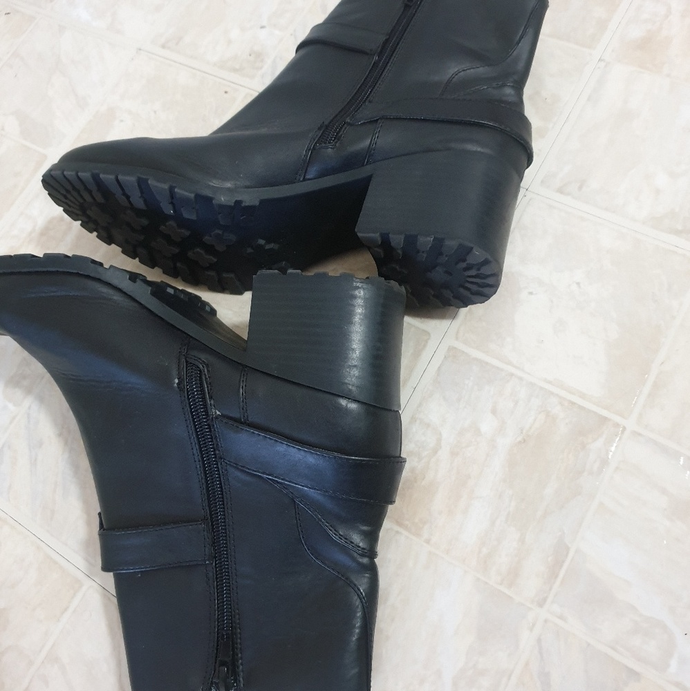 Shoes - Picture 2 of 3